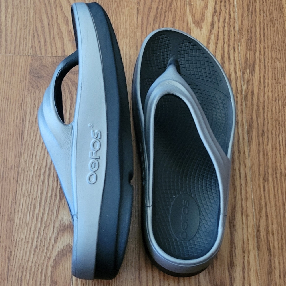 OOFOS Gray and Black Women's Sandals